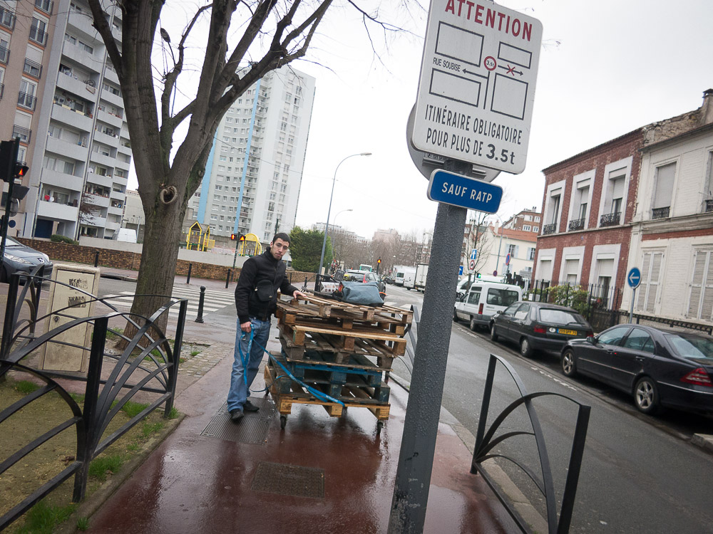 Test de transport et de démontage de palettes à Saint-Ouen. ©Xavier Remongin / atelierso.fr